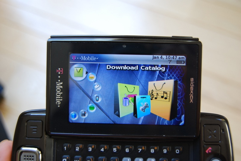 Illustration for article titled Sidekick LX Unboxing Gallery and Sidekick Sizemodo